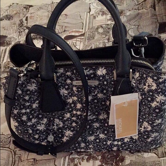 New with tag! Very cute MK - Picture 2 of 2